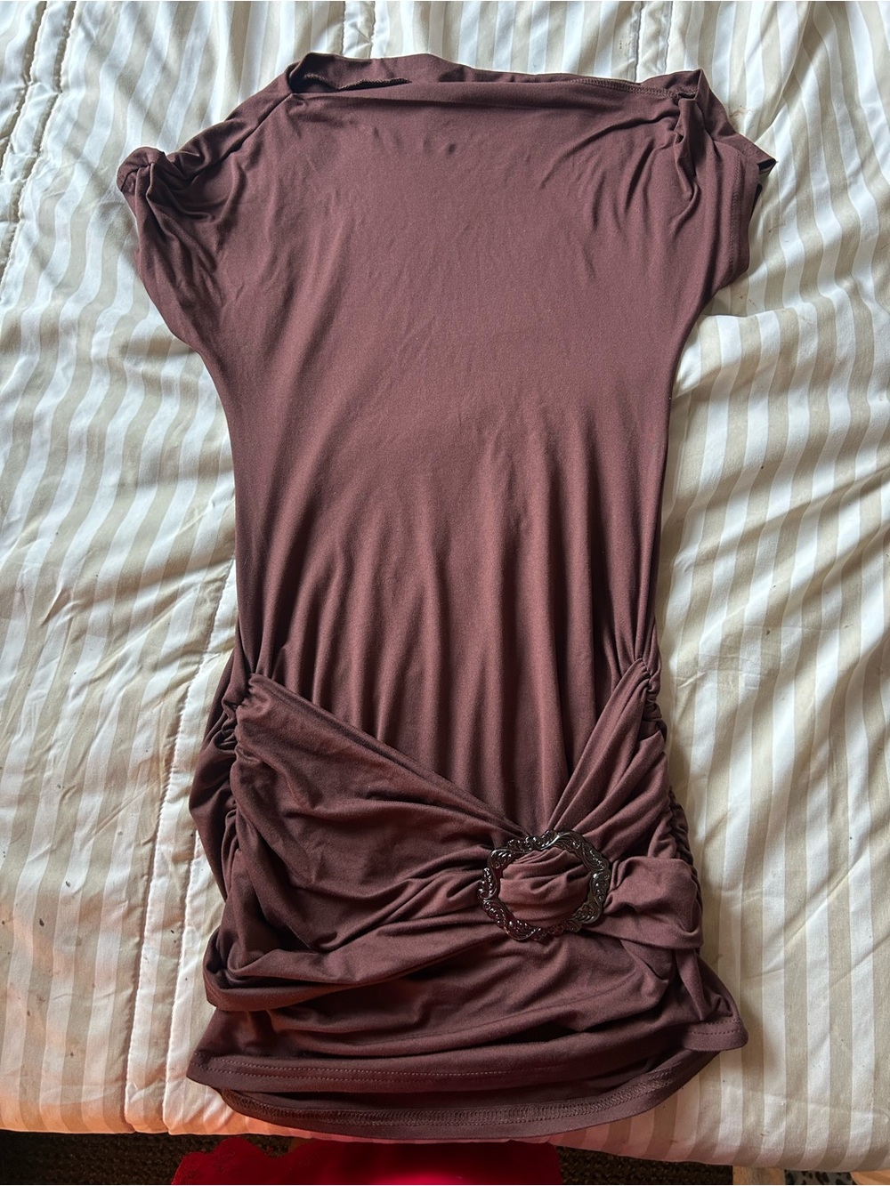 Y2K Off-Shoulder Brown Ruched Mini Dress with Decorative Buckle - Picture 4 of 5